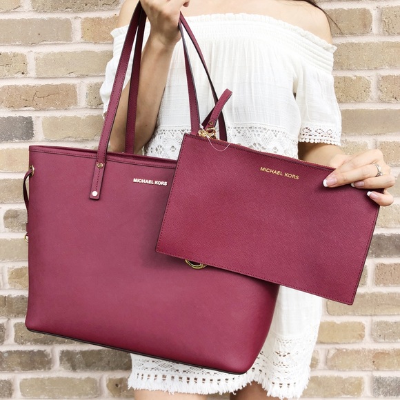 Michael Kors Handbags - SALE👜💕-NWT Michael Kors Travel Large Tote